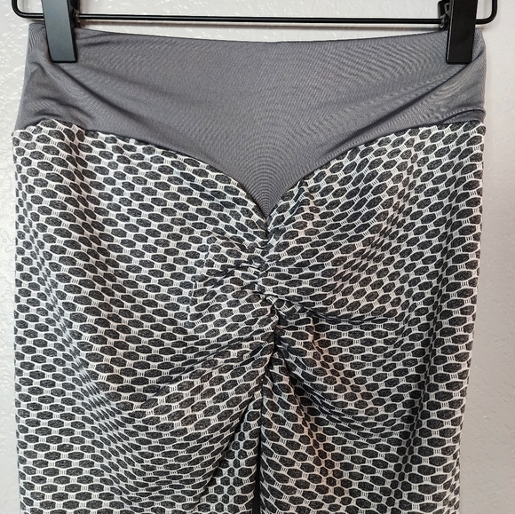 TIK Tok Butt Lift High Waisted Leggings - Picture 9 of 13